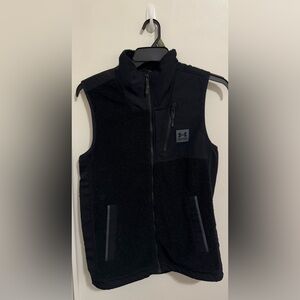 Men’s Under Armour Mission Boucle vest in black size S